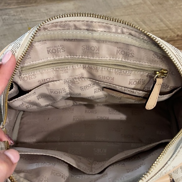 Michael Kors Handbag - Picture 4 of 8